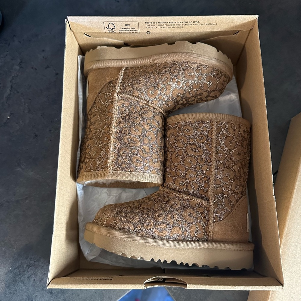 UGG Kids Boots in Tan and Brown